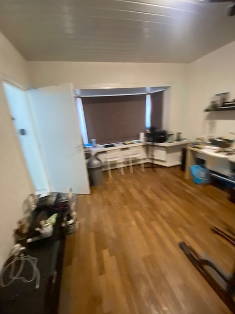 1080100