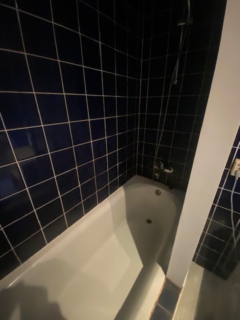 1097835