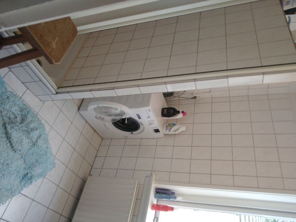 960890