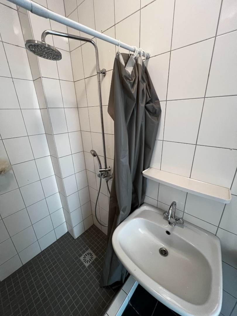 976870