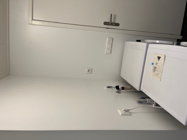 990772